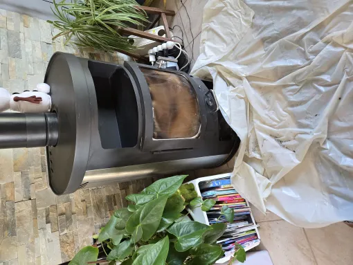 Ramonnage d'un poêle à bois chez une cliente à Mézières sur Couesnon, Maen Roch, Progrès Rénovation
