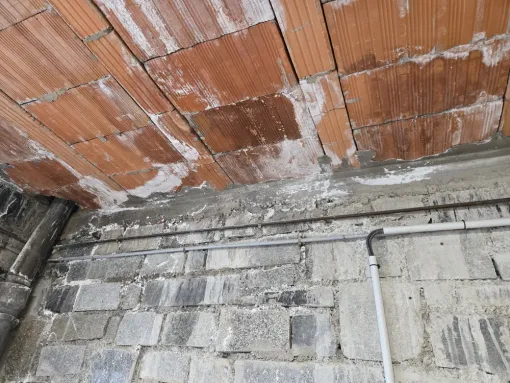 Traitement de l'humidité dans une maison et traitement de salpêtres, Maen Roch, Progrès Rénovation