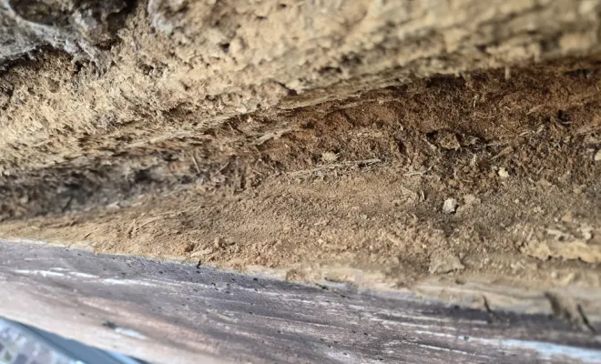 Traitement d'une poutre à Montefort-sur-Meu dans un salon de coiffure, Maen Roch, Progrès Rénovation