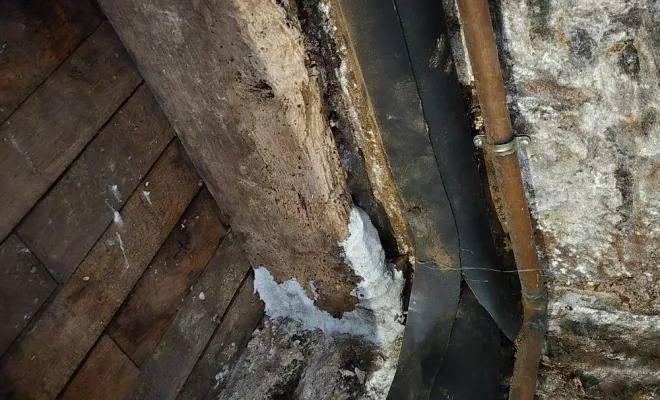 Traitement d'une charpente et renforcement à la résine époxy, Maen Roch, Progrès Rénovation